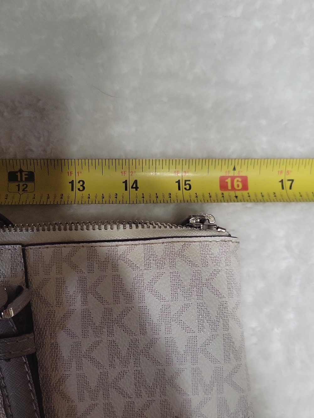 Michael Kors White and Light Gray Logo Tote ✨️✨️✨️EUC✨️✨️✨️ - Picture 14 of 16